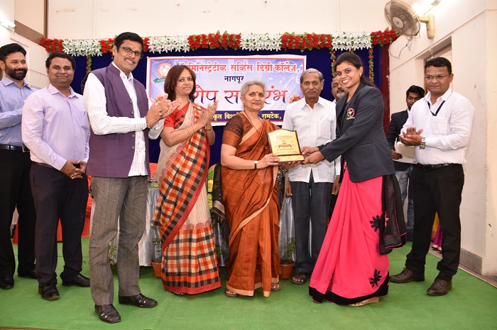 Awards Distribution of Farewell